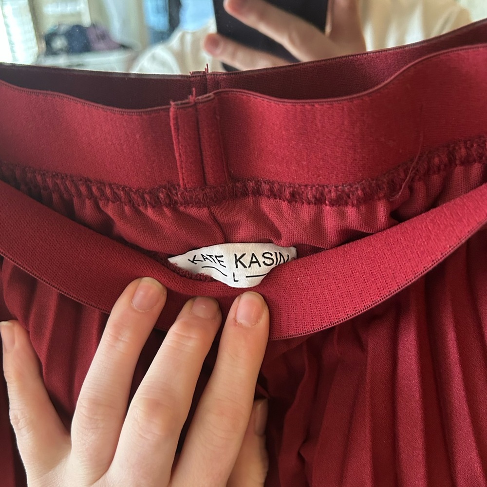 Elegant Red Pleated Skirt - Picture 2 of 2